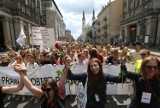 Marsz Godności 2016. Protest kobiet na ulicach Warszawy [ZDJĘCIA, WIDEO]