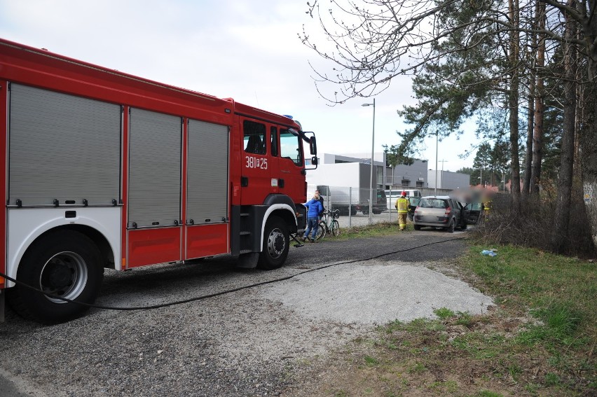 Pożar renault w Lesznie