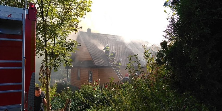Pożar domu pod Nowym Targiem. W płomieniach zginął 90-latek [ZDJĘCIA]
