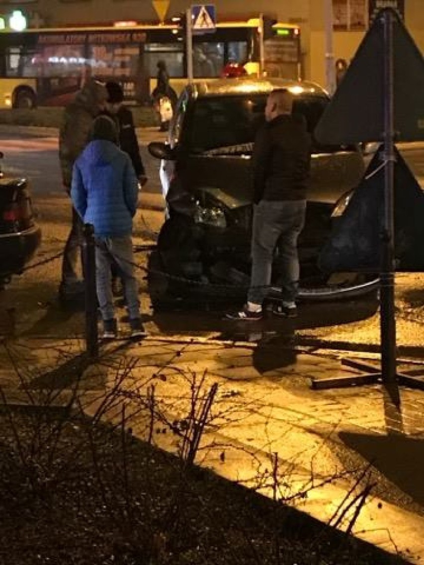 Gniezno: Wypadek na skrzyżowaniu Chrobrego i Sobieskiego