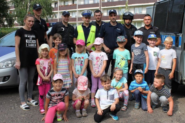 Policjant nie jeden ma mundur