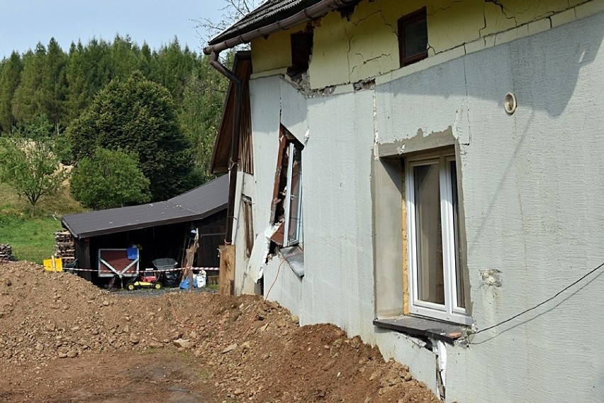 Gorlice. Stracili dom w katastrofie budowlanej. Z pomocą ruszyli  sąsiedzi, gmina, Caritas i wielu ludzi nawet z odległych rejonów