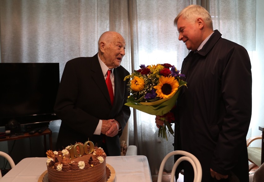 Zygmunt Habrat, sportowiec i znany nauczyciel wychowania fizycznego z Krosna, świętował setne urodziny