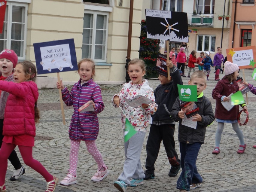 Pikieta przedszkolaków w Łęczycy przeciwko paleniu papierosów