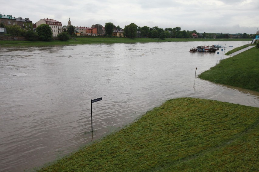 Poziom Wisły Warszawa. Poziom Wisły wzrósł o prawie pół...