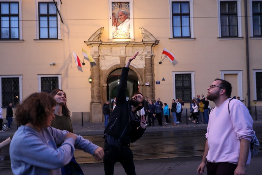 Protest środowisk LGBT przed krakowską kurią 