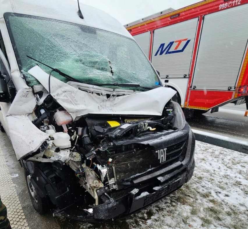 Wypadek na autostradzie A1 w okolicach Radomska. Kierowca ducato zasnął za kierownicą?