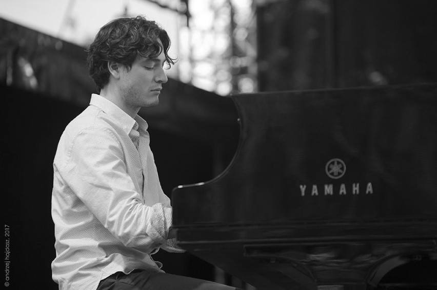 Thomas Enhco jest młodym francuskim pianistą, którego Piano...