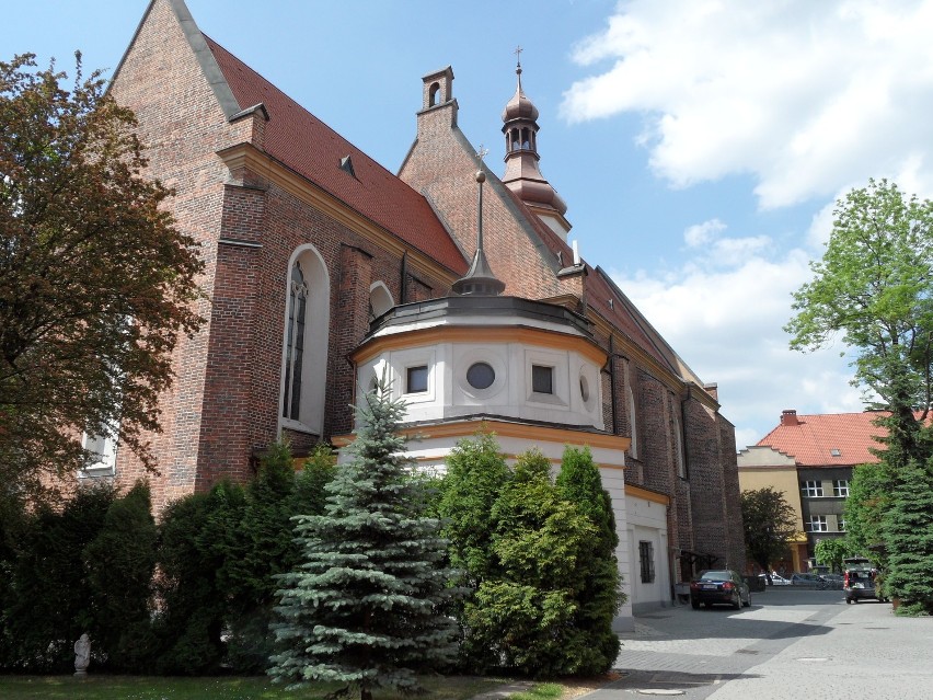 Badacze z Krakowa badają tajemnicze krypty kościoła w Śródmieściu i szukają śladów dawnego cmentarza