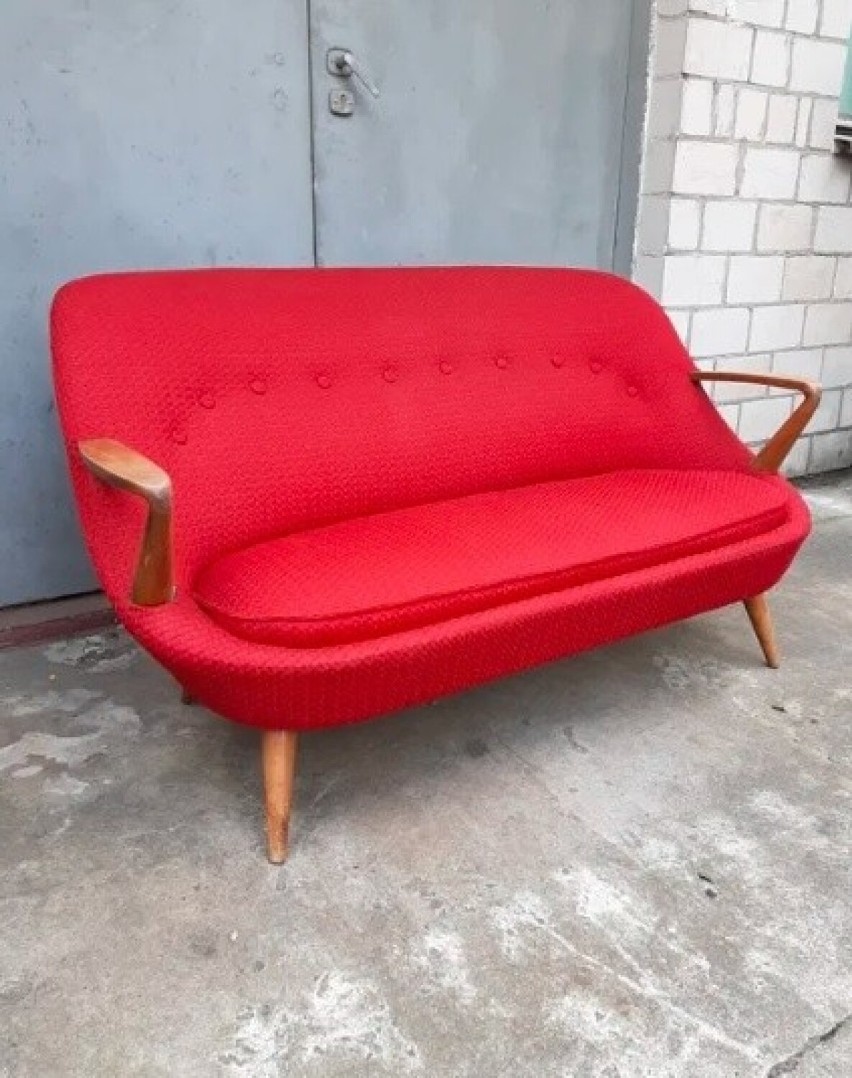 Unikatowa sofa, zaprojektowana w latach 50. przez Janinę...