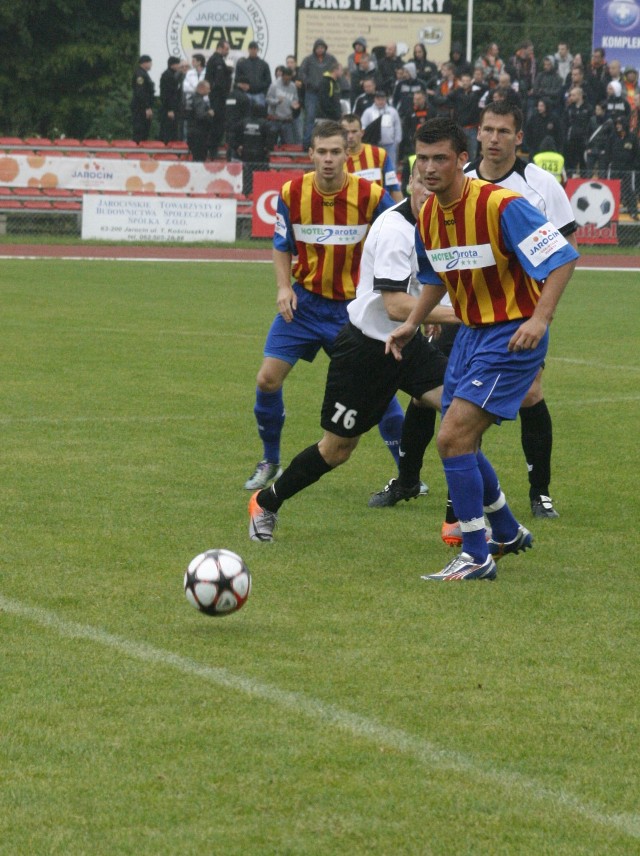 Krzysztof Czabański (z prawej) strzelił jedyną bramkę w tym meczu.