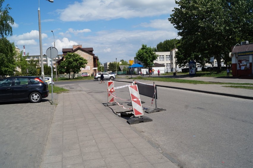 Zapadła się ulica 14 Pułku Piechoty we Włocławku [zdjęcia]
