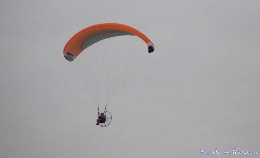 Motolotniarz na kaliskim niebie.Fot. Dorota Michalczak