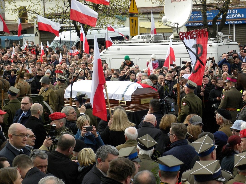 Mieszkańcy Malborka na pogrzebie w Warszawie. Towarzyszyli płk. "Łupaszce" w ostatniej drodze