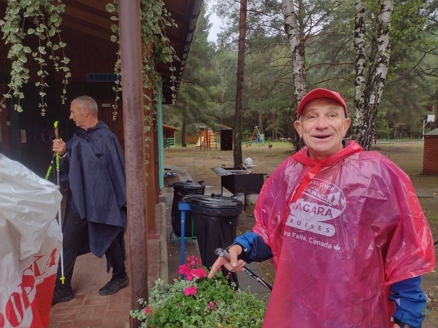 Miłośnicy nordic walking z całego Łódzkiego na wędrówce w Sieradzu. Okazją był urodzinowy Rudy Rajd do Rudy NWPL Garrosa Team ZDJĘCIA