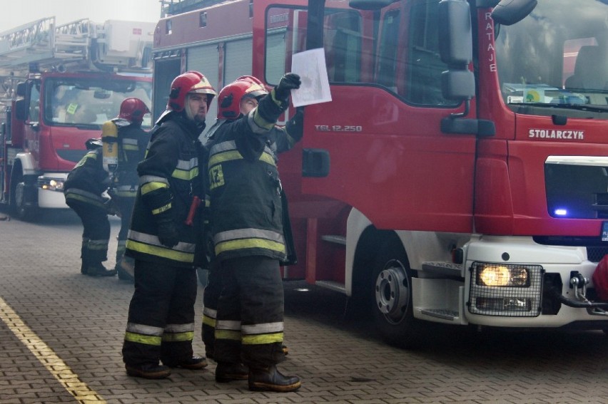 Pożar zakładu Stomil - ćwiczenia strażaków