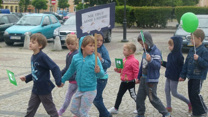 Przedszkolaki z Łęczycy protestowały przeciwko paleniu papierosów 