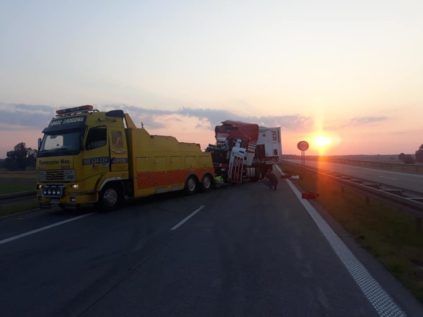 Zderzenie dwóch samochodów ciężarowych na S8 w Emilianowie koło Tomaszowa Maz. [ZDJĘCIA]