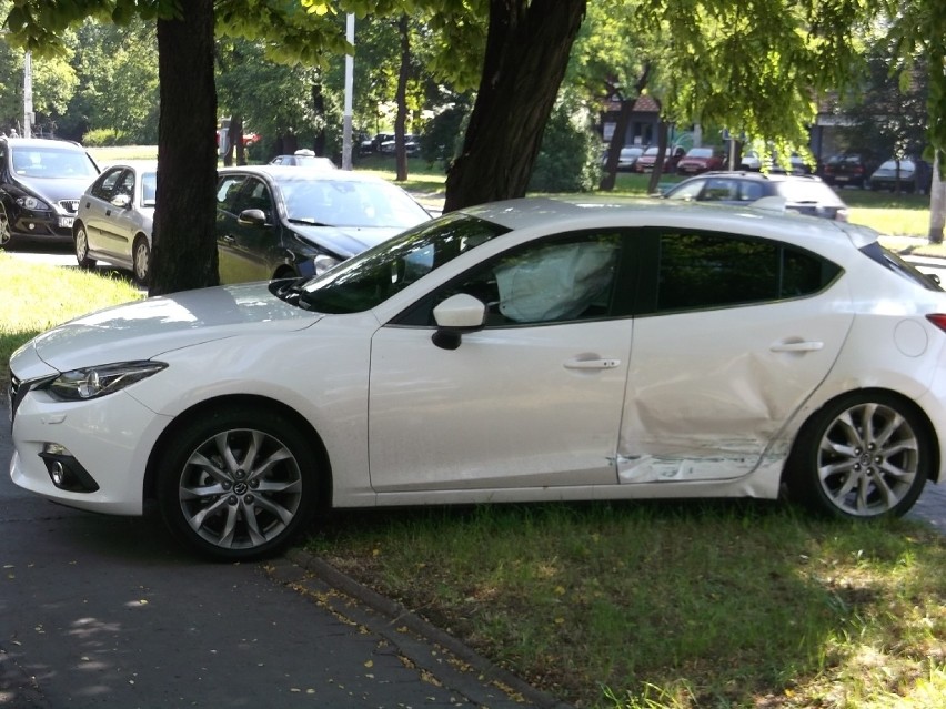 Wypadek trzech samochodów na Grabiszyńskiej (ZDJĘCIA)