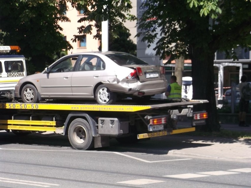 Wypadek trzech samochodów na Grabiszyńskiej (ZDJĘCIA)