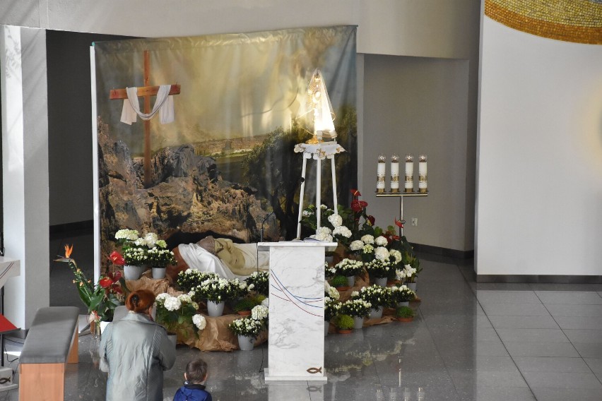 Wielkanoc 2022 w Śremie. Groby Pańskie w śremskich kościołach na zdjęciach