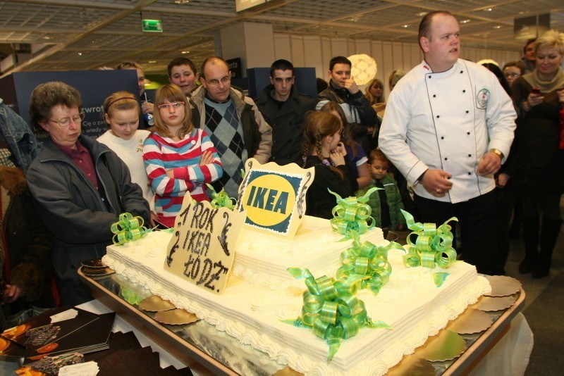Pierwsze urodziny sklepu Ikea.