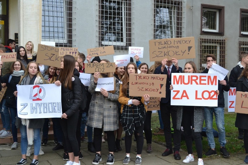 Protest uczniów przed II Liceum Ogólnokształcącym w...