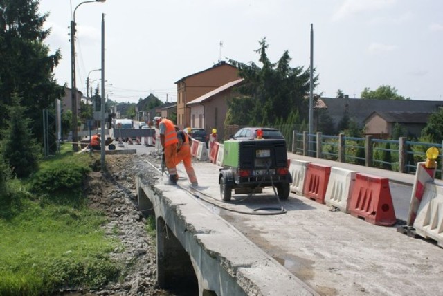 Przebudowa mostu potrwa do końca października. Kierowcy muszą się liczyć z utrudnieniami.