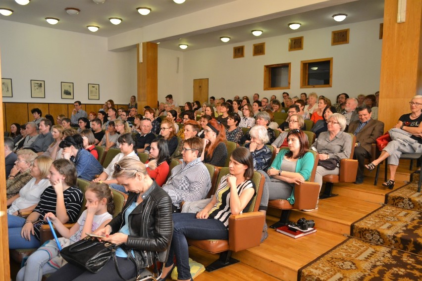 Szymon Hołownia w Rybniku. Biblioteka pękała w szwach