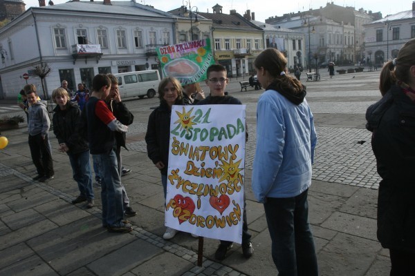 Nowy Sącz: dzień życzliwości i pozdrowień (ZDJĘCIA)