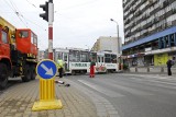 Wrocław: Wykolejony tramwaj przejechał przez przejście dla pieszych