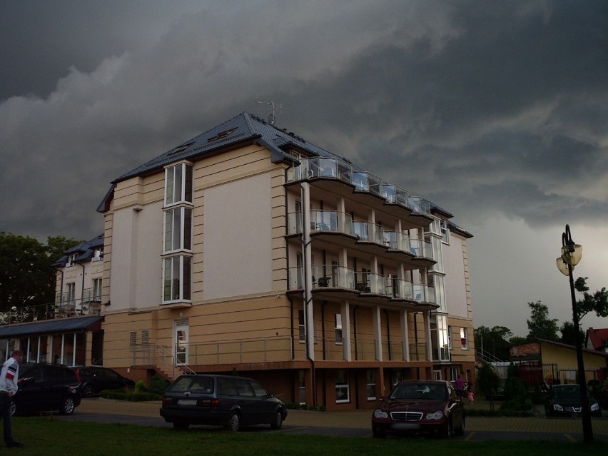 Jarosławiec. Nagłe załamanie pogody w nadmorskim Jarosławcu - zdjęcia