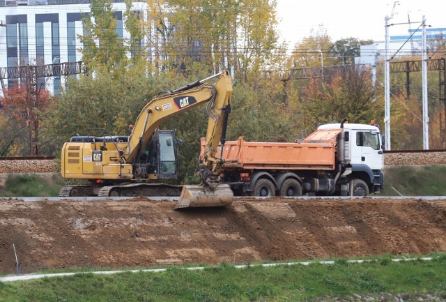 Duży ruch panuje na budowie 2-kilometrowego odcinka trasy N-S w Radomiu.