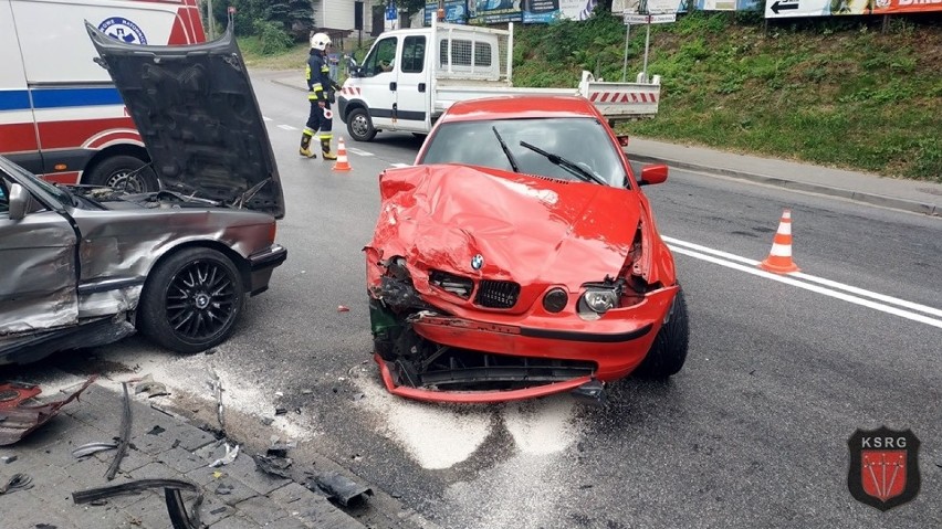 Wypadek z Zatorze. Zderzyły się dwa samochody na skrzyżowaniu dróg krajowych 28 i 44