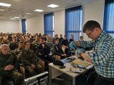 Policja w Kaliszu prowadzi wykłady dla uczniów klas mundurowych. ZDJĘCIA