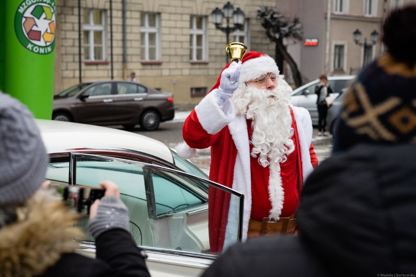 Jarmark świętego Mikołaja 2021 na Placu Wolności w Koninie. Dzieci z Konina tłumnie przybyły na imieniny Św. Mikołaja