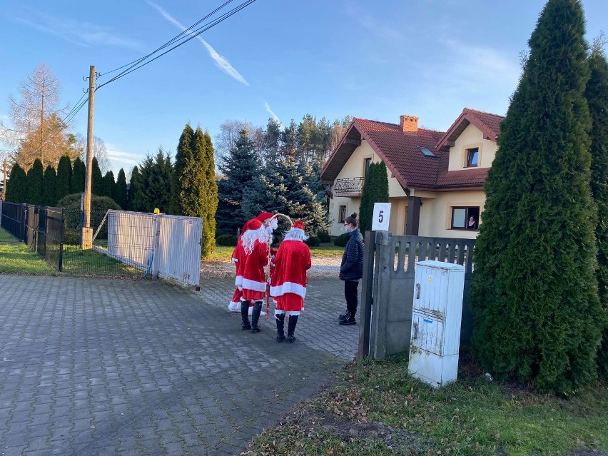 Mikołajki w Holendrach koło Zduńskiej Woli. Mikołaj odwiedził mieszkańców ZDJĘCIA