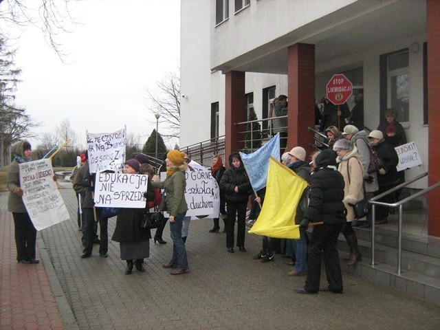 Strajk blisko 150 osób w Sompolnie trwał ponad godzinę