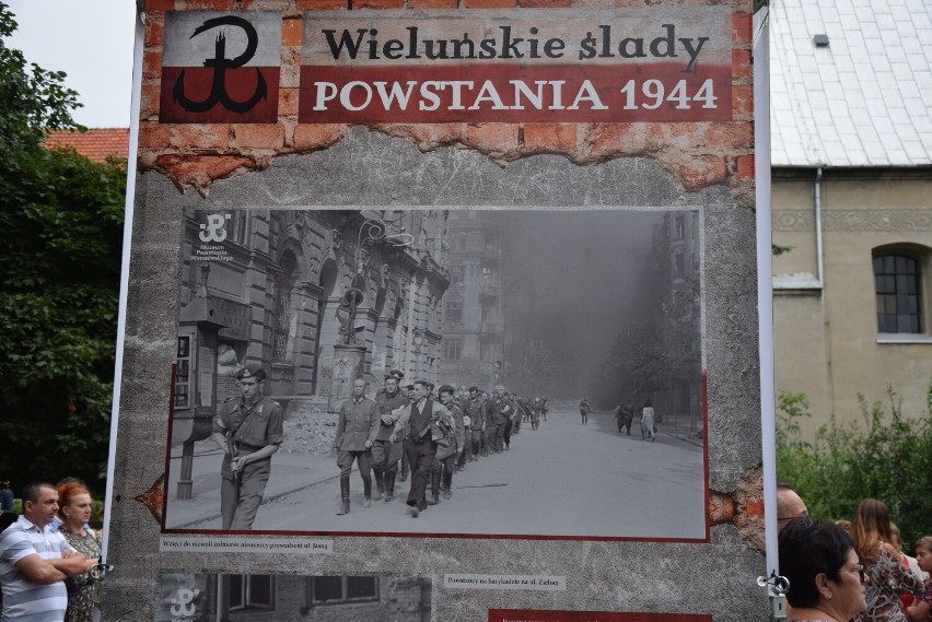 Rekonstrukcja wybuchu Powstania Warszawskiego w Wieluniu ZDJĘCIA