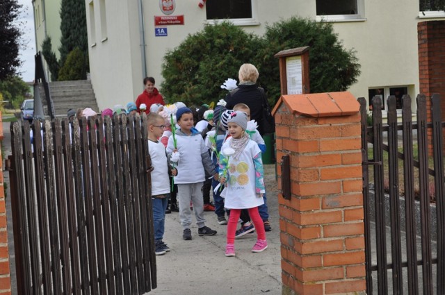 "Przemoc rodzi przemoc" to jedno z haseł Białego Marszu, który przeszedł ulicami Książa Wlkp.