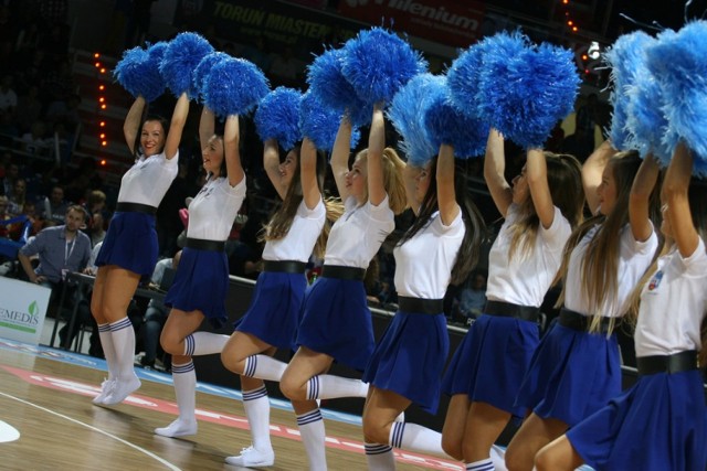 Polski Cukier Toruń - Anwil Włocławek 85:74 (29:28, 22:18, 15:14, 19:14)

Punkty:

Polski Cukier Toruń: Sean Denison 19, LaMarshall Corbett 19, Marcin Nowakowski 8, Zarko Comagic 8, Aleksander Perka 8, Krzysztof Sulima 7, Jamar Diggs 6, Mateusz Jarmakowicz 5, Michał Jankowski 5, Jarosław Zyskowski 0.

Anwil Włocławek: Chase Simon 20, Konrad Wysocki 18, Deonta Vaughn 10, Seid Hajric 8, Brandon Brown 7, Grzegorz Surmacz 6, Arvydas Eitutavicius 5, Maciej Raczyński 0, Mikołaj Witliński 0, Krzysztof Krajniewski 0.

Cheerleaderki na meczu PC Toruń - Anwil Włocławek [ZDJĘCIA]