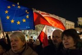 Kraków. KOD manifestuje po podpisaniu ustawy kagańcowej [ZDJĘCIA]