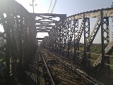 14-latek spadł z kolejowego mostu [zdjęcie]