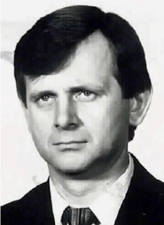 KRZYSZTOF WASILEWSKI

Ostatnie miejsce zameldowania: BRANIEWO WILCZĘTA, 65/

Data urodzenia: 1957

Wzrost: 166-170 CM

Kolor oczu: JASNE
Cechy rysopisowe:


SYLWETKA: ubiór schludny; sylwetka średnia

RAMIONA / RAMIĘ: ramiona krótkie

WŁOSY: włosy proste; włosy długie; włosy: uczesanie z przedziałkiem; włosy ciemne

SZYJA: szyja krótka

PODBRÓDEK: podbródek wyraźnie cofnięty

UZĘBIENIE: uzębienie pełne

USZY / UCHO: uszy średnie

NOS: nos średni; nos prostolinijny

STOPY / STOPA: stopy zauważalnie duże

NOGI / NOGA: nogi chude; nogi krótkie

CZOŁO: czoło niskie

PALCE / PALEC: palce rąk szczupłe; palce rąk krótkie

DŁONIE / DŁOŃ: dłonie drobne

TWARZ: cera blada; twarz okrągła

Ktokolwiek widział zaginionych lub ma jakiekolwiek informacje o ich losie proszony jest o kontakt z ITAKĄ - Centrum Poszukiwań Ludzi Zaginionych pod całodobowymi numerem 22 654 70 70. Można również napisać w tej sprawie do ITAKI: itaka@zaginieni.pl. Naszym informatorom gwarantujemy dyskrecję.

Zdjęcia zaginionych: www.zaginieni.pl