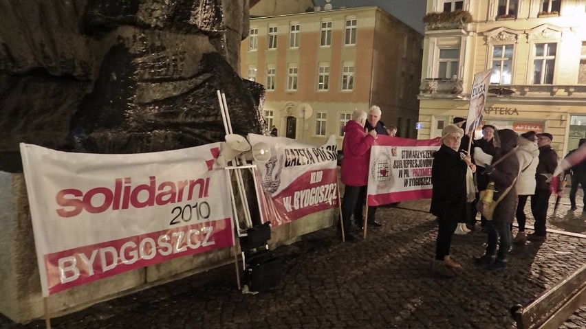 Manifestacja poparcia dla Andrzeja Dudy na Starym Rynku [zdjęcia, wideo]