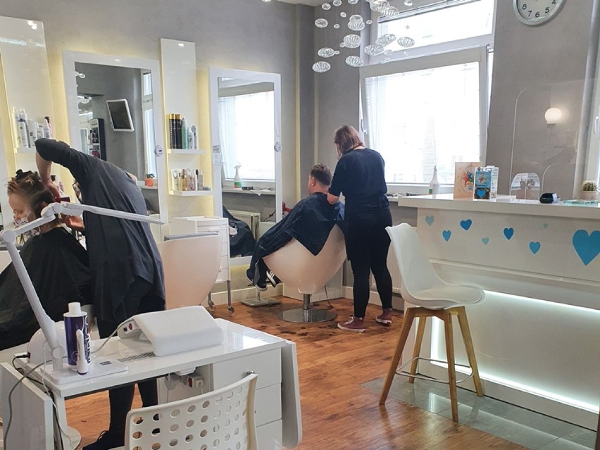 Salony fryzjerskie w Białej Podlaskiej już otwarte! Dowiedz się, jakie zasady obowiązują i obacz zdjęcia