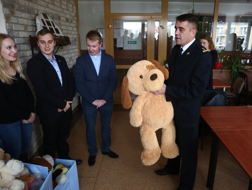 "Daj misiaka dla dzieciaka" [ZDJĘCIA] Zabawki w rocznicę śmierci 10-letniej Erwiny Barzychowskiej