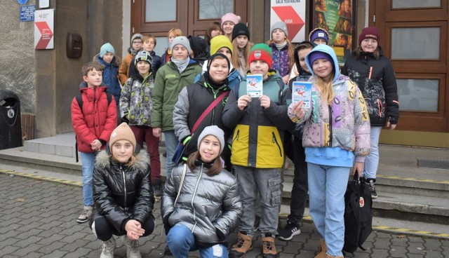 Kilkaset dzieci z wadowickich szkół i przedszkoli wraz z opiekunami przyszło na Mikołajki z Gazetą Krakowską w Wadowickim Centrum Kultury