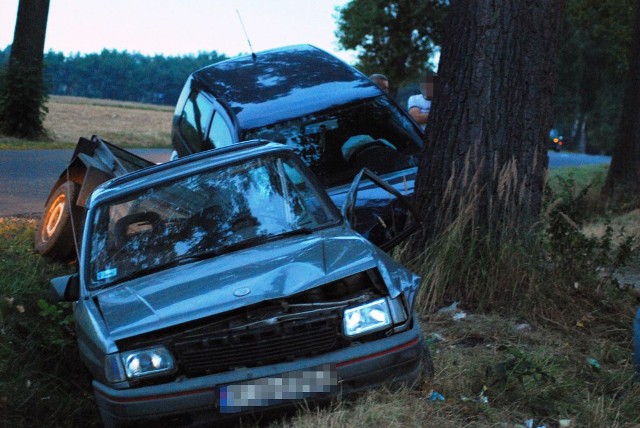 Wypadek na trasie Jarocin-Żerków. Zderzyły się dwa samochody osobowe