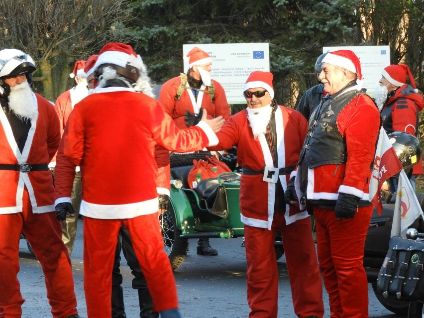 Gostyń. Mikołaje na motocyklach zaskoczyły i rozradowały dzieci i pacjentów szpitali [ZDJĘCIA] 